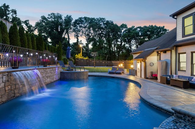 4001 Wallace Ln, Nashville, TN 37215