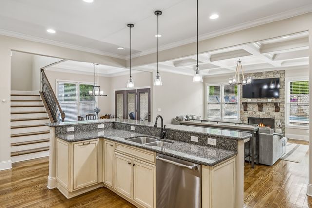4001 Wallace Ln, Nashville, TN 37215