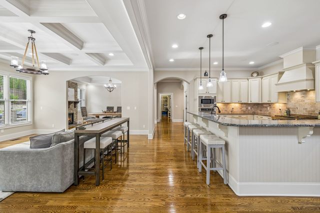 4001 Wallace Ln, Nashville, TN 37215