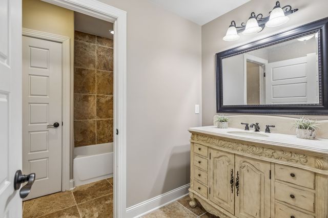 4001 Wallace Ln, Nashville, TN 37215