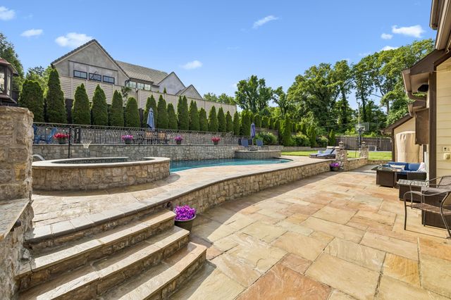 4001 Wallace Ln, Nashville, TN 37215
