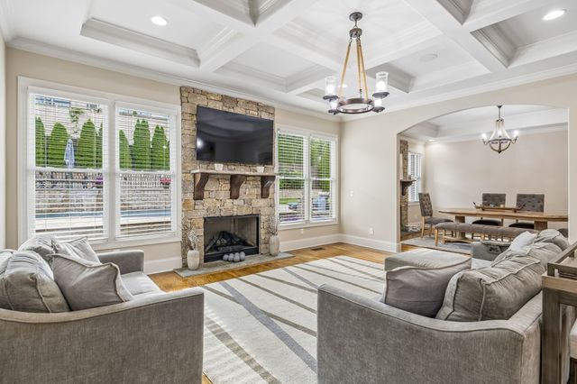 4001 Wallace Ln, Nashville, TN 37215