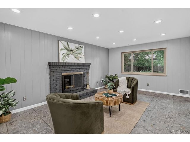 336 Oakland St, Aurora, CO 80010