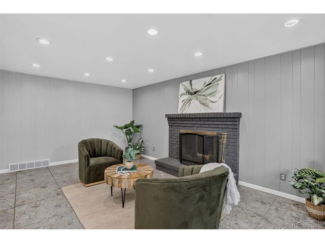 336 Oakland St, Aurora, CO 80010