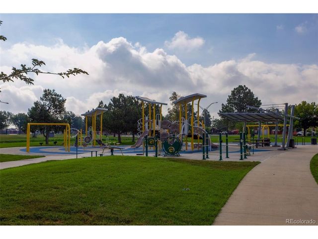 336 Oakland St, Aurora, CO 80010
