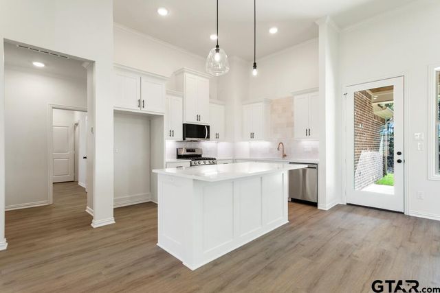 496 Preston Ridge, Tyler, TX 75703