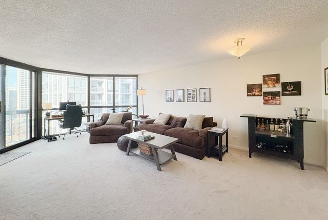 33 W Delaware Place 17D, Chicago, IL 60610