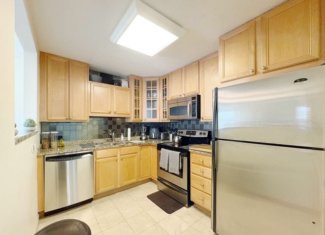 33 W Delaware Place 17D, Chicago, IL 60610