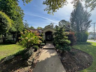 101 Harold Road, Woodmere, NY 11598