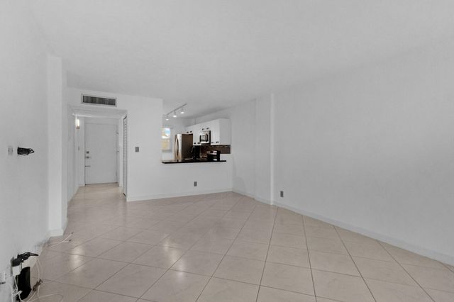 113 Royal Pk Drive 3d, Oakland Park, FL 33309