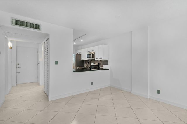 113 Royal Pk Drive 3d, Oakland Park, FL 33309