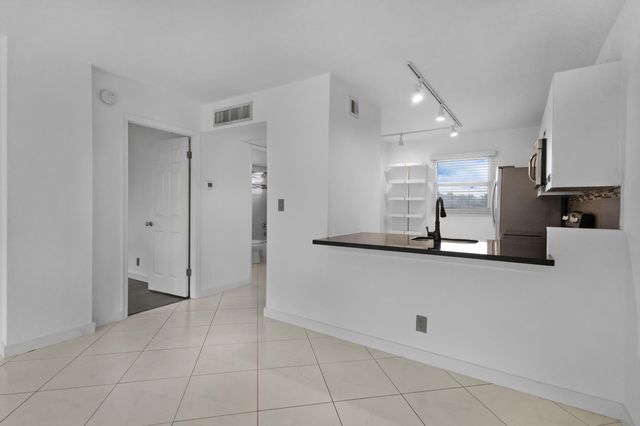 113 Royal Pk Drive 3d, Oakland Park, FL 33309