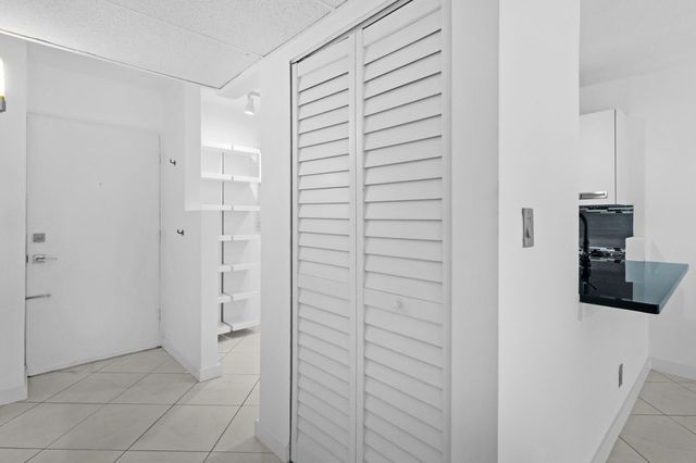 113 Royal Pk Drive 3d, Oakland Park, FL 33309