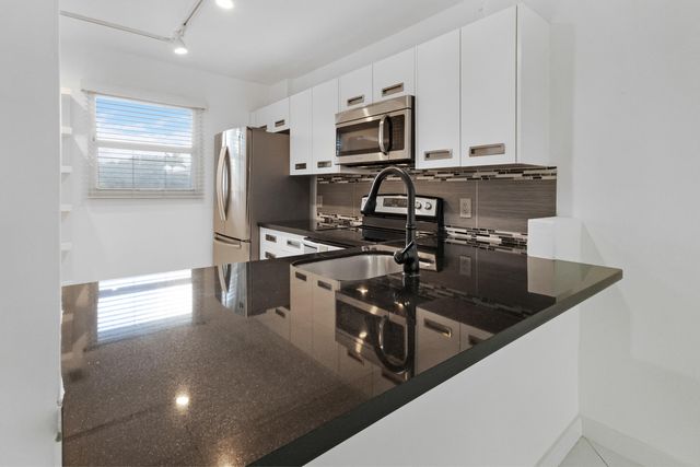 113 Royal Pk Drive 3d, Oakland Park, FL 33309