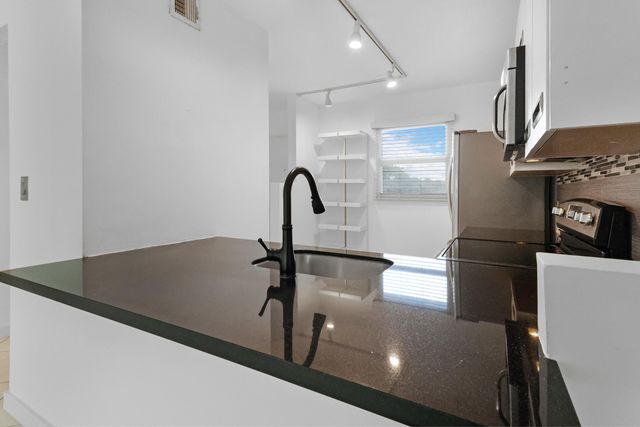 113 Royal Pk Drive 3d, Oakland Park, FL 33309