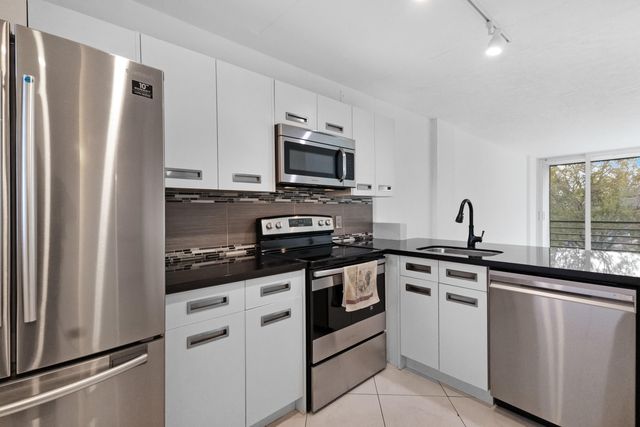 113 Royal Pk Drive 3d, Oakland Park, FL 33309