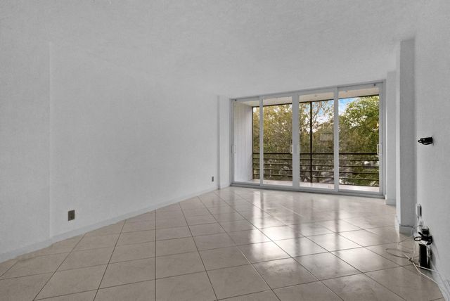 113 Royal Pk Drive 3d, Oakland Park, FL 33309