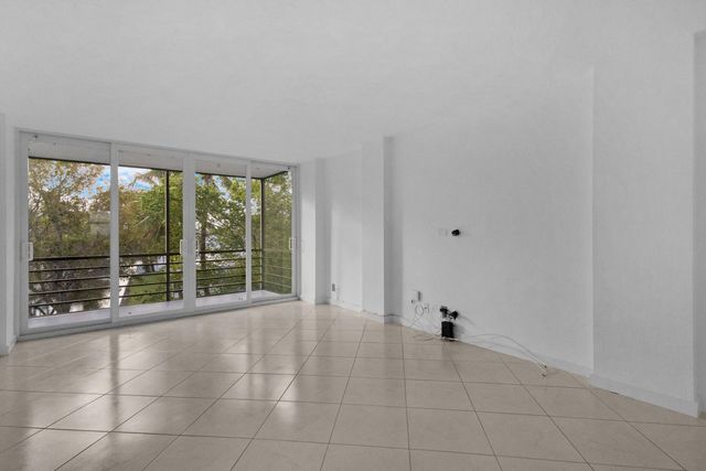 113 Royal Pk Drive 3d, Oakland Park, FL 33309