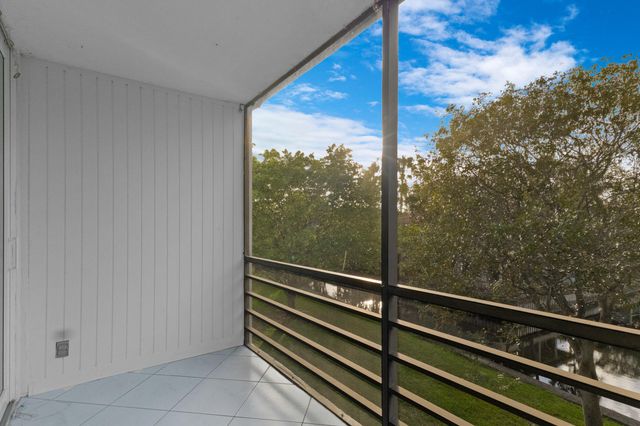 113 Royal Pk Drive 3d, Oakland Park, FL 33309