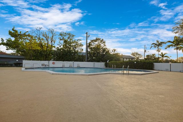 113 Royal Pk Drive 3d, Oakland Park, FL 33309