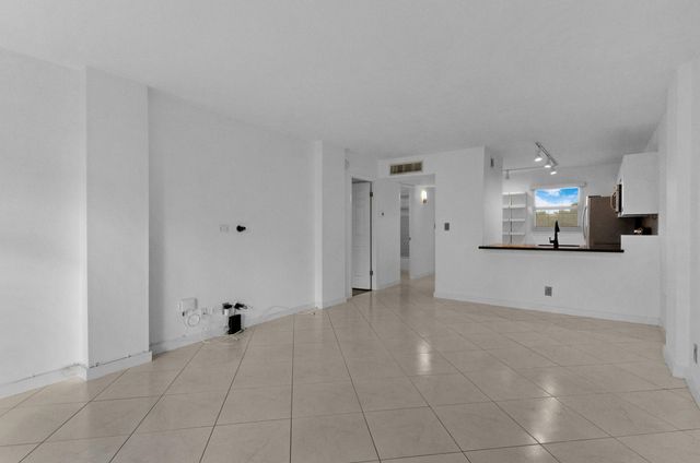 113 Royal Pk Drive 3d, Oakland Park, FL 33309