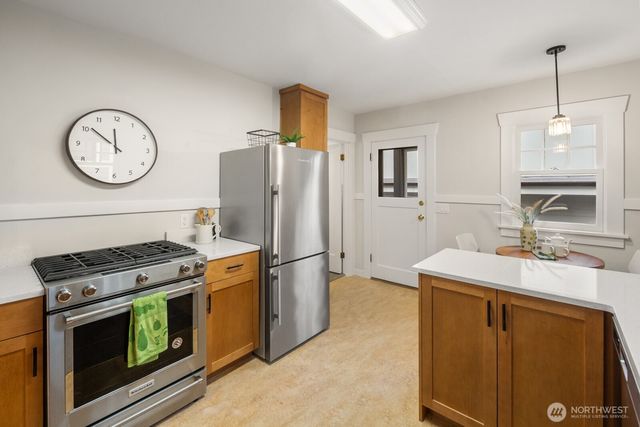 715 N 70th Street, Seattle, WA 98103