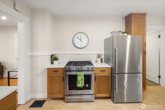 715 N 70th Street, Seattle, WA 98103