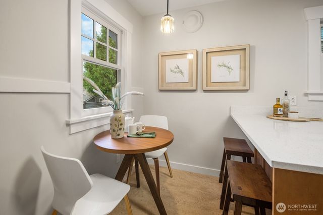 715 N 70th Street, Seattle, WA 98103