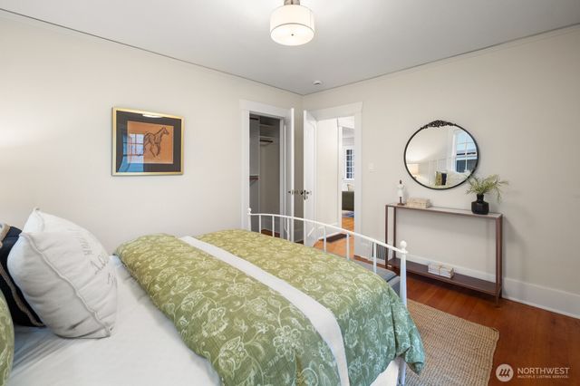 715 N 70th Street, Seattle, WA 98103