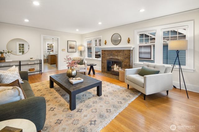 715 N 70th Street, Seattle, WA 98103