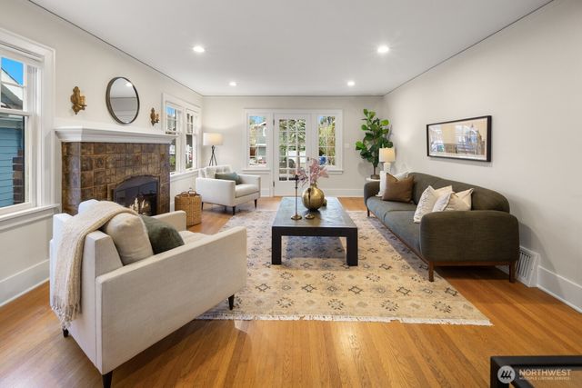 715 N 70th Street, Seattle, WA 98103