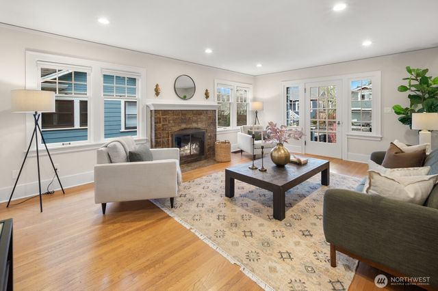 715 N 70th Street, Seattle, WA 98103