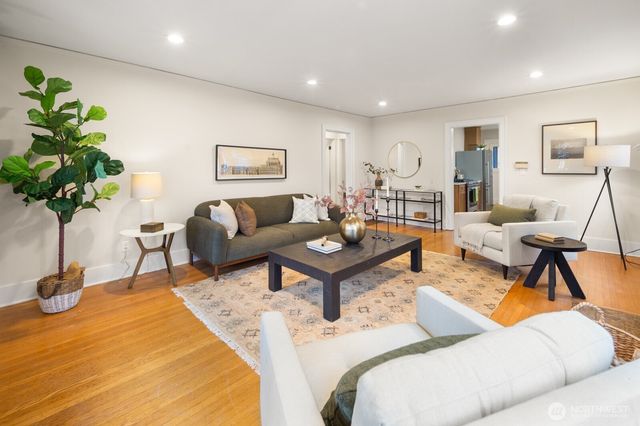 715 N 70th Street, Seattle, WA 98103