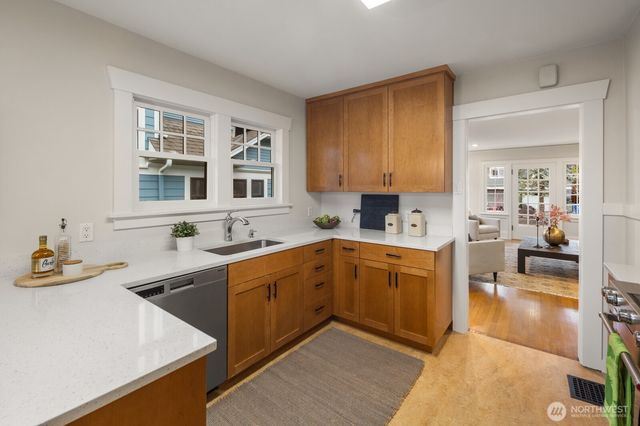 715 N 70th Street, Seattle, WA 98103