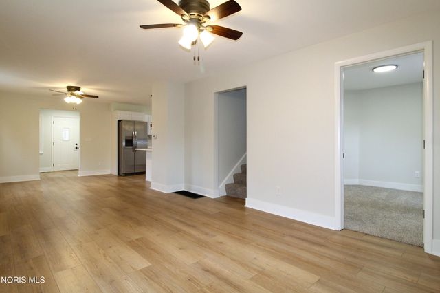 9616 Old State Line Road, Holland, OH 43528