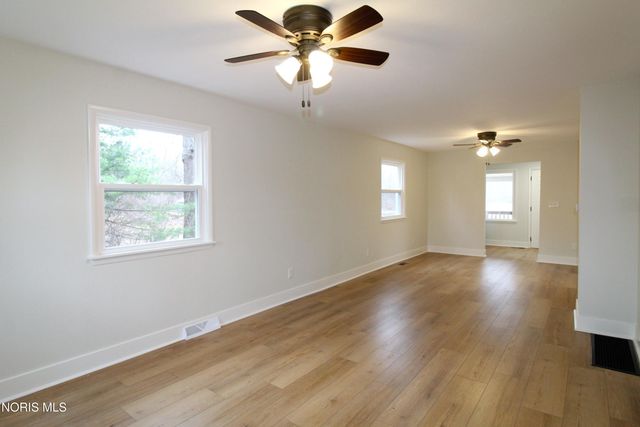 9616 Old State Line Road, Holland, OH 43528