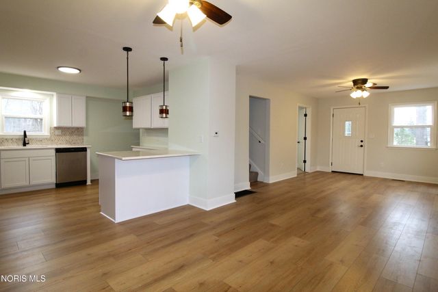 9616 Old State Line Road, Holland, OH 43528