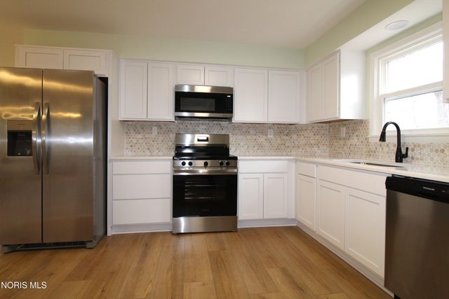 9616 Old State Line Road, Holland, OH 43528