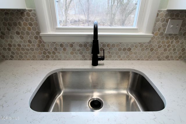 9616 Old State Line Road, Holland, OH 43528