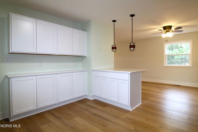 9616 Old State Line Road, Holland, OH 43528