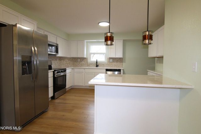 9616 Old State Line Road, Holland, OH 43528