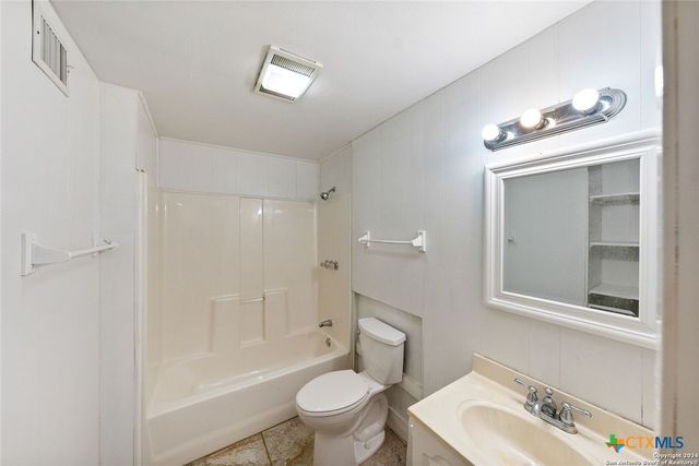 2792 Woodcrest Drive, Canyon Lake, TX 78133