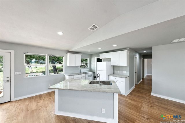 2792 Woodcrest Drive, Canyon Lake, TX 78133