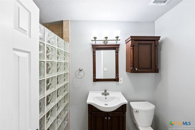 2792 Woodcrest Drive, Canyon Lake, TX 78133