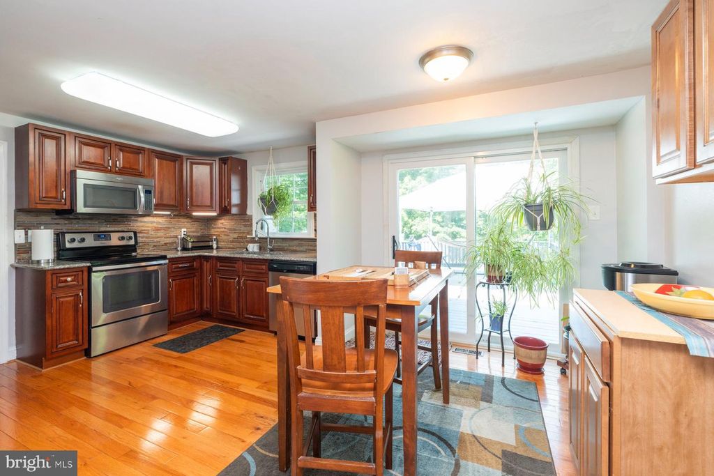 Image 6 of property listing at 3908 TEVIS CIR, Randallstown, MD 21133