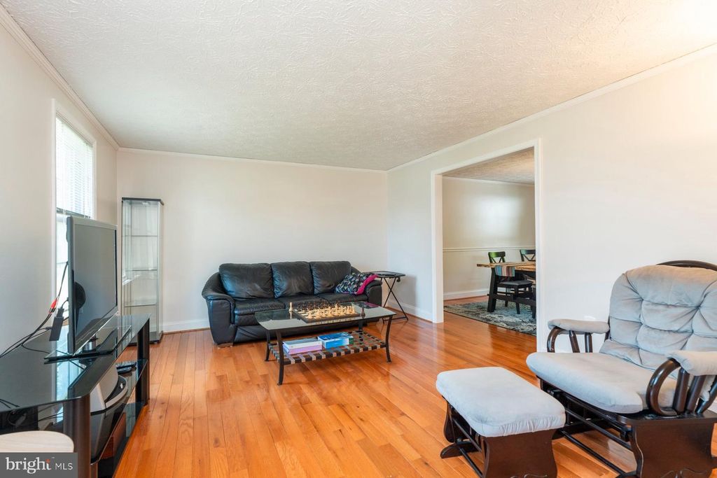 Image 9 of property listing at 3908 TEVIS CIR, Randallstown, MD 21133
