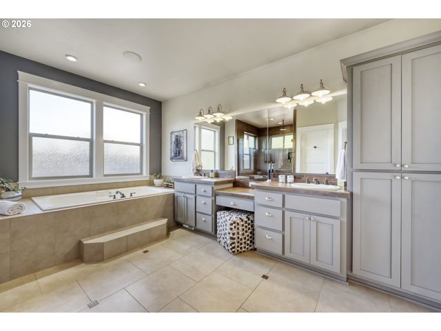 16981 Se SPRAY Ave, Milwaukie, OR 97267