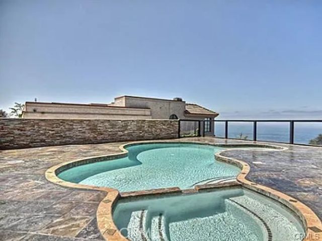 621 Loretta Drive, Laguna Beach, CA 92651