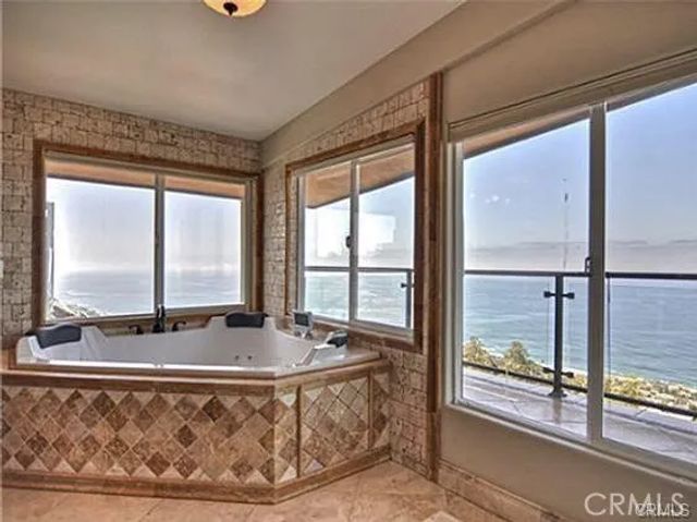 621 Loretta Drive, Laguna Beach, CA 92651