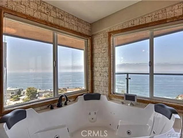 621 Loretta Drive, Laguna Beach, CA 92651